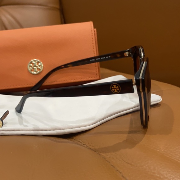 Tory Burch Round Sunglasses - Picture 3 of 6
